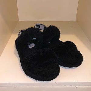 UGG oh yeah black slippers size 9 gently worn